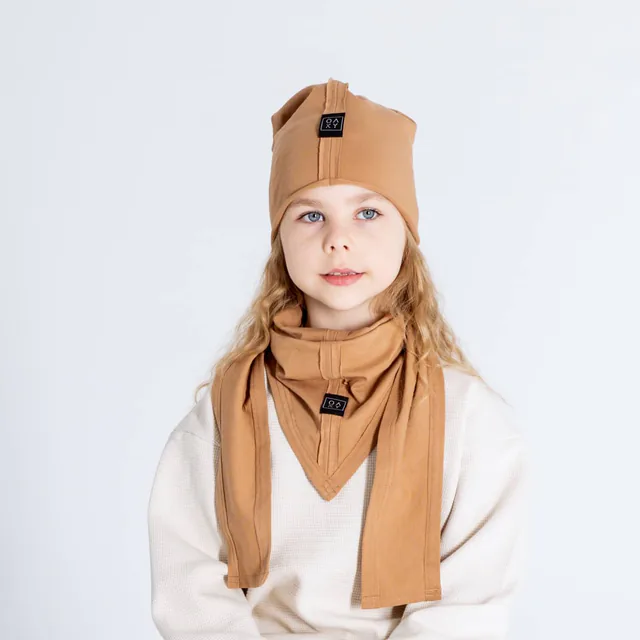 Plona kepurytė su kaklaskare CAMEL — 1 nuotrauka