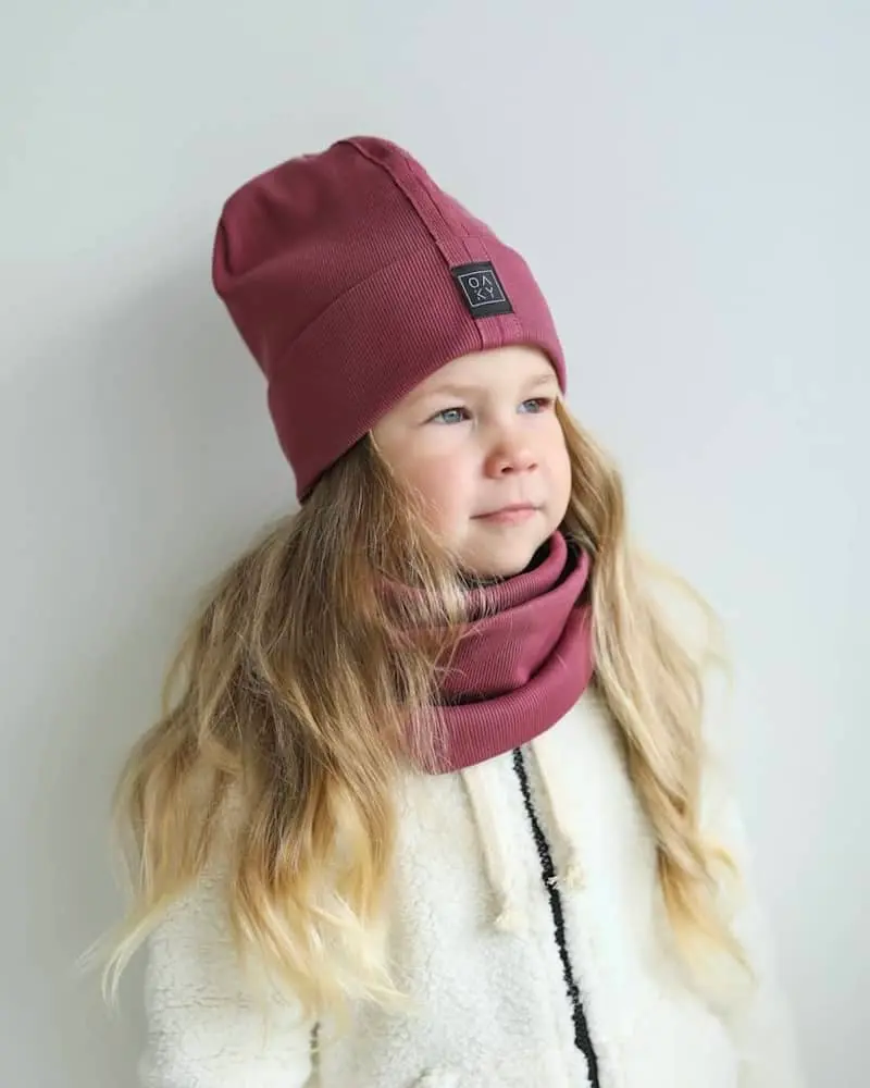 Lelijų spalvos kepurė ir mova mergaitiška