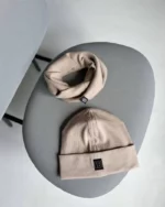 Rib audinio vaikiška kepurytė su mova beige nude spalvos