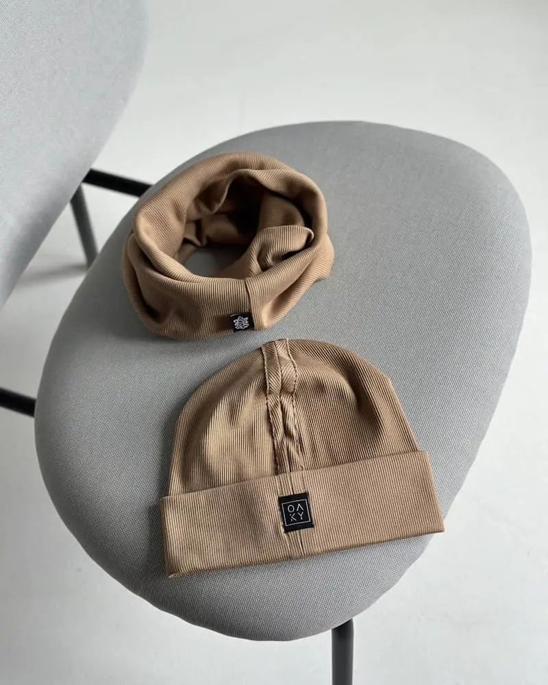 Rib kepurė su mova smėlinės spalvos