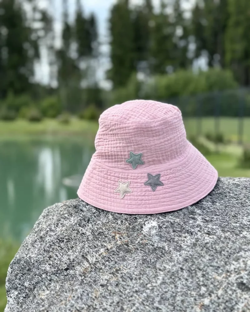 Muslino kepurė Žvaigždutės Rožinė vaikiška vasarinė Vaikiška Muslino kepurė Žvaigždutės Rožinė vaikiška vasarinė