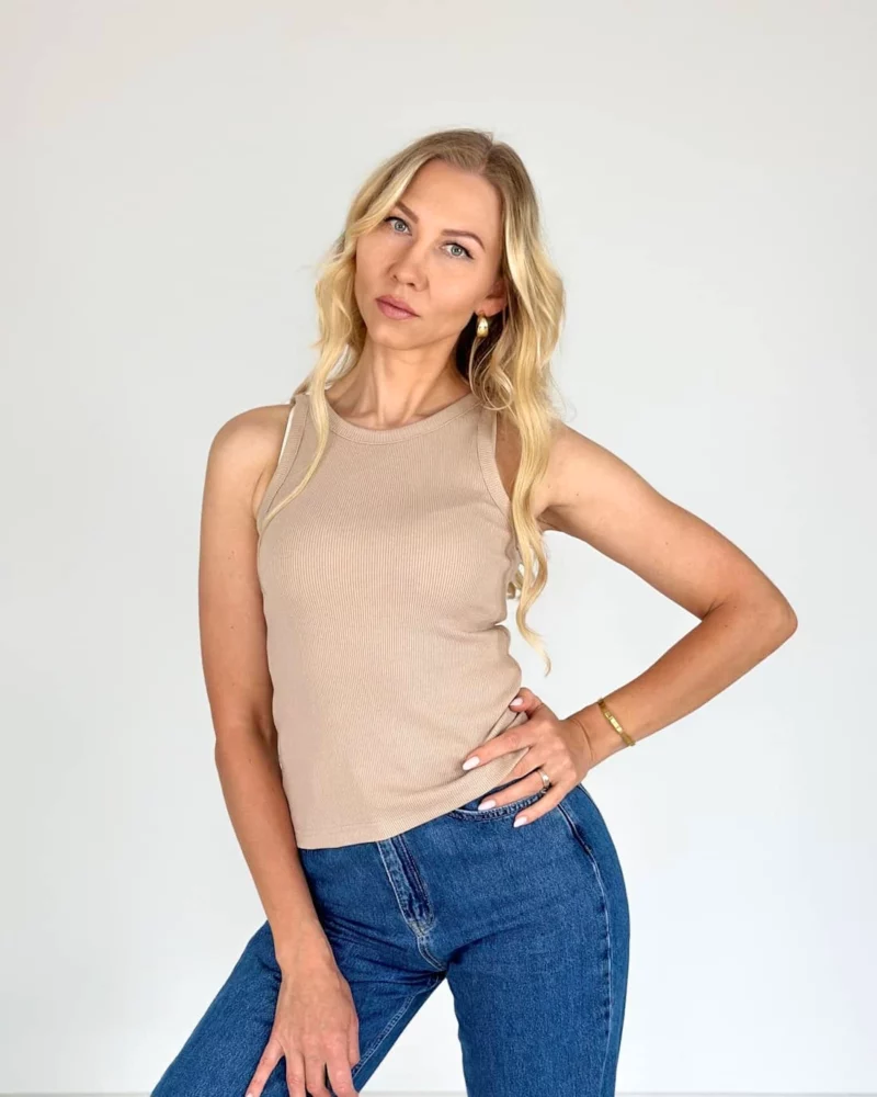 moteriška nude palaidinė be rankovių