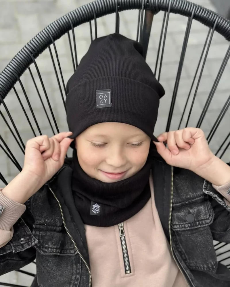 Juoda rib kepurė su mova vaikiška