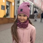 Lilac kepurė su mova