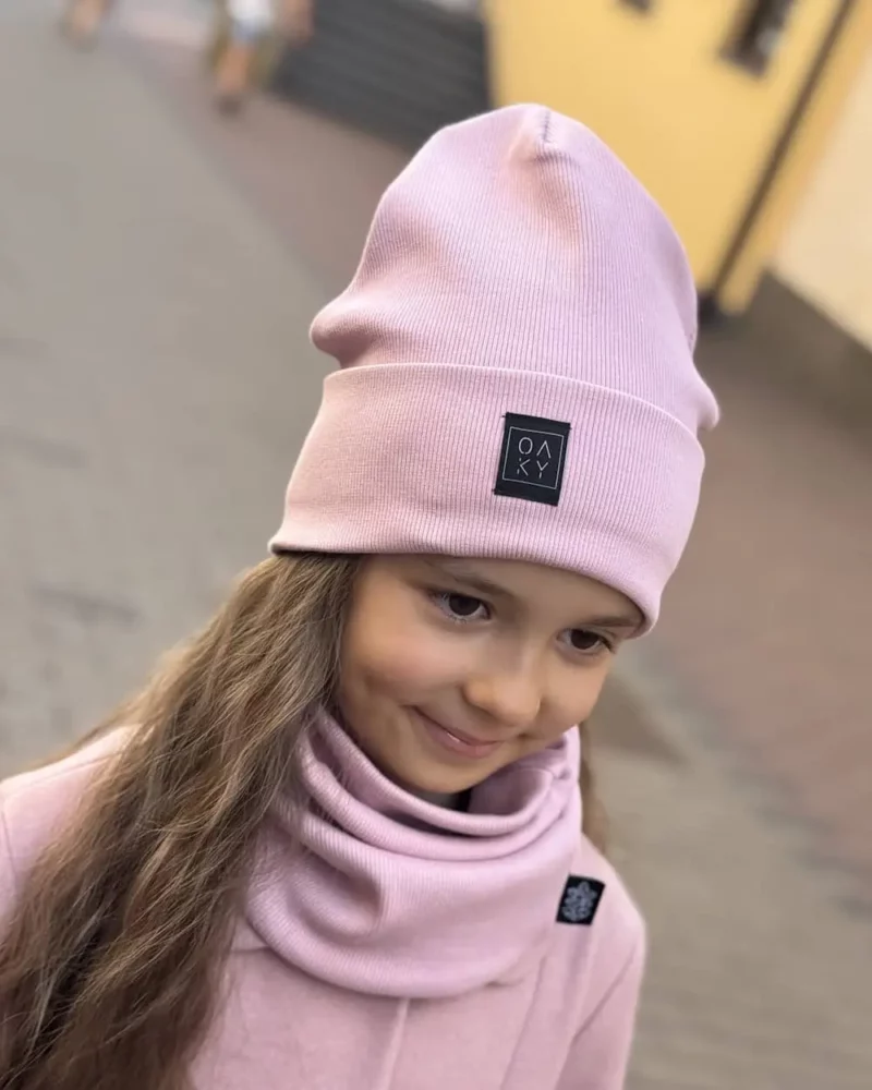 Rožinė kepurė su mova