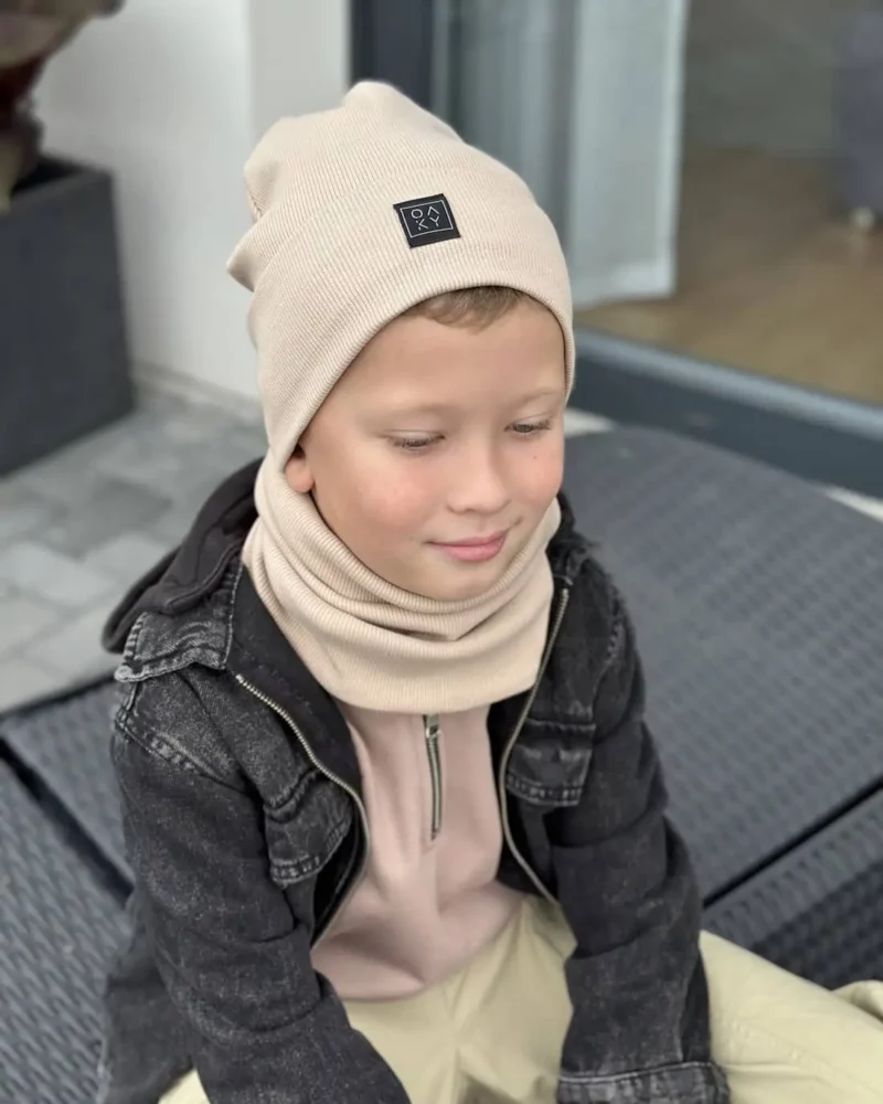 Vaikiška kreminė beige kepurė su mova