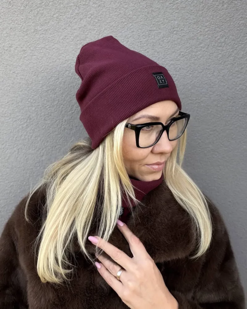 moteriška kepurė su mova burgundy