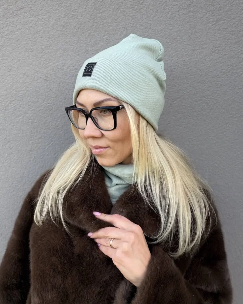 moteriška kepurė su mova pistacijų