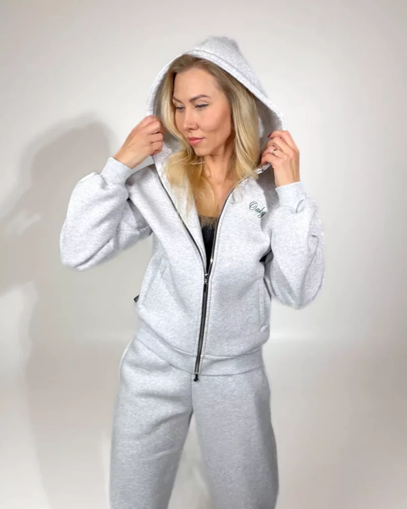 moteriskas dzemperis su uztrauktuku ir kapisonu melange