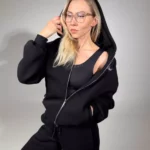 moteriskas juodas dzemperis su uztrauktuku