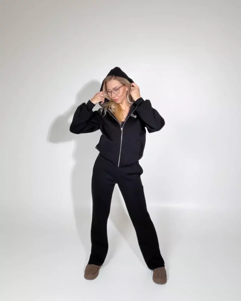 moteriskas laisvalaikio kostiumas juodas su kapisonu