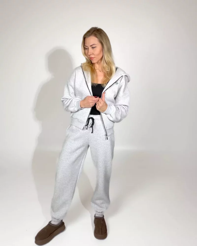 moteriskas laisvalaikio kostiumas pilkas melange