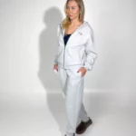 moteriskas laisvalaikio kostiumas su kapisonu melange