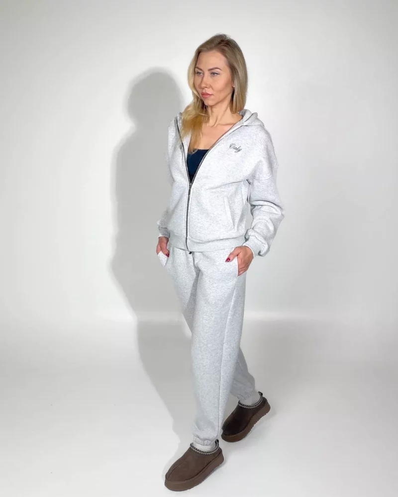 moteriskas laisvalaikio kostiumas su kapisonu melange