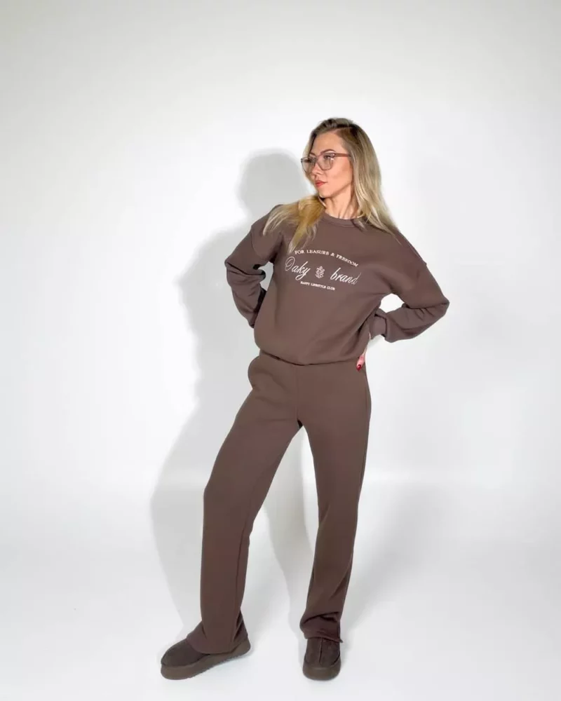 moteriskas laisvalaikio kostiumelis rudas