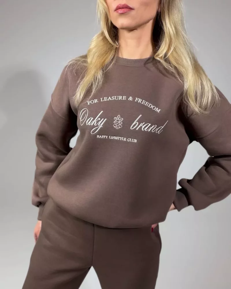 moteriskas rudas dzemperis be kapisono